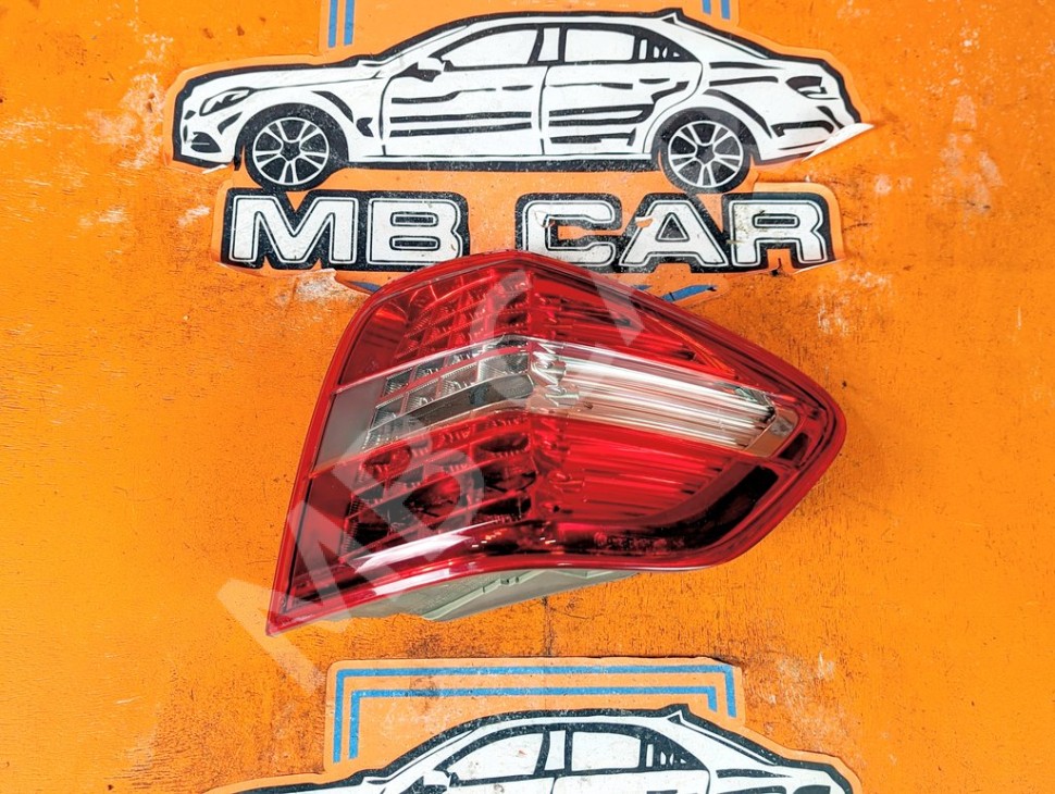 Фонарь задний правый MERCEDES-BENZ M-класс W164 рестайлинг (2008 - 2011) фото 1 &mdash; Разборка Мерседес