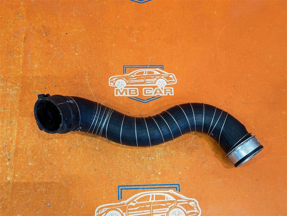 Патрубок интеркулера MERCEDES-BENZ C-класс W204/S204 (2006 - 2011) фото 1 &mdash; Разборка Мерседес
