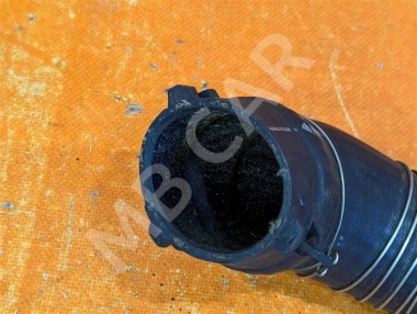 Патрубок интеркулера MERCEDES-BENZ C-класс W204/S204 (2006 - 2011) — Разборка Мерседес