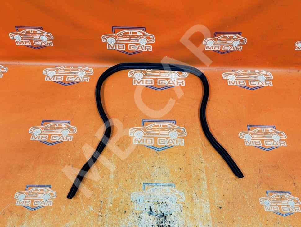 Уплотнитель крышки багажника MERCEDES-BENZ CLK-класс C209/W209 (2002 - 2005) фото 1 — Разборка Мерседес