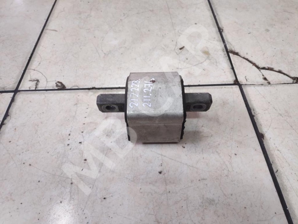 Опора КПП MERCEDES-BENZ E-класс W211/S211 (2002 - 2006) фото 1 — Разборка Мерседес