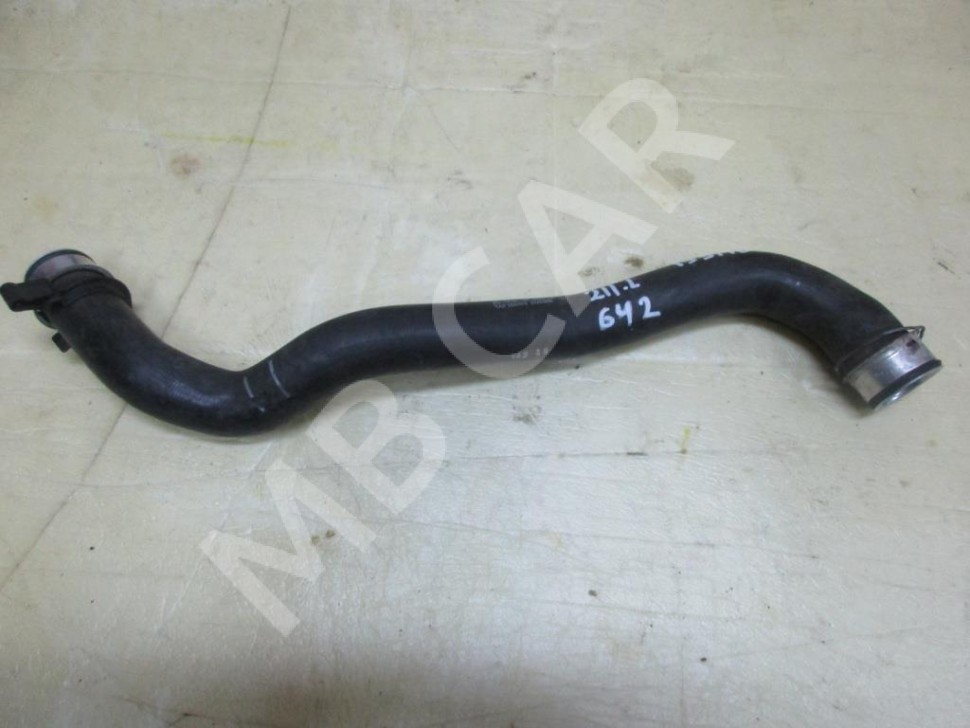 Патрубок радиатора MERCEDES-BENZ E-класс W211/S211 (2002 - 2006) фото 1 — Разборка Мерседес