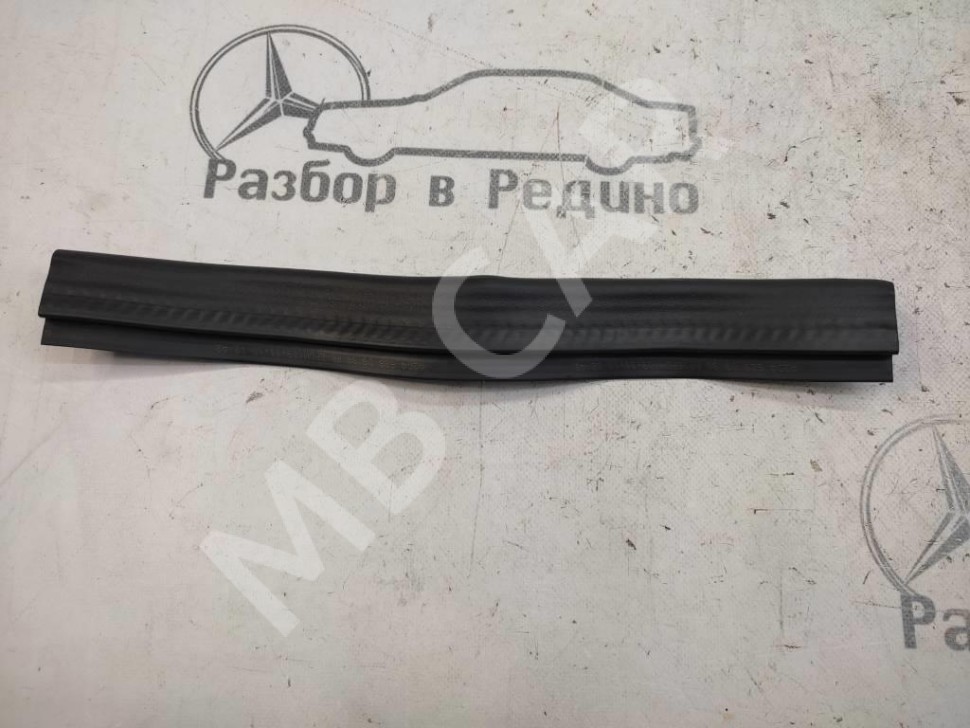 Уплотнитель моторного отсека MERCEDES-BENZ C-класс W204/S204 (2006 - 2011) фото 1 — Разборка Мерседес