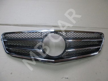 Решетка радиатора MERCEDES-BENZ C-класс W204/S204 (2006 - 2011) — Разборка Мерседес