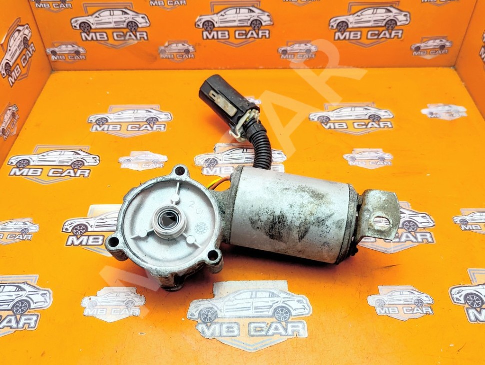 Моторчик раздаточной коробки MERCEDES-BENZ M-класс W163 (1997 - 2001) фото 1 &mdash; Разборка Мерседес