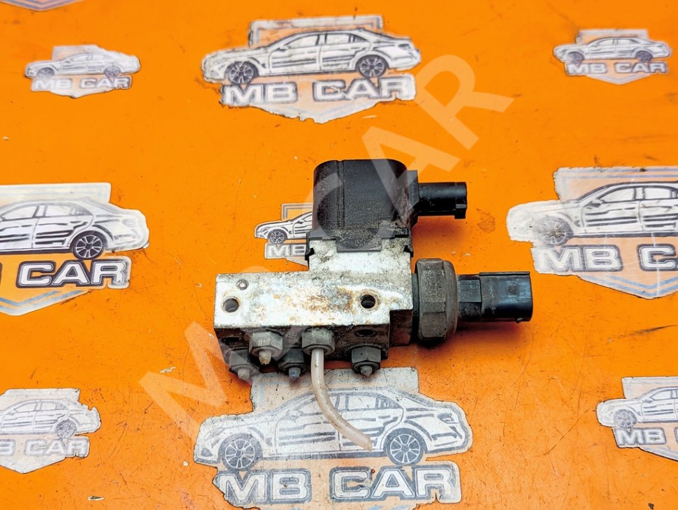 Блок клапанов пневмоподвески MERCEDES-BENZ E-класс W211/S211 (2002 - 2006) фото 1 &mdash; Разборка Мерседес