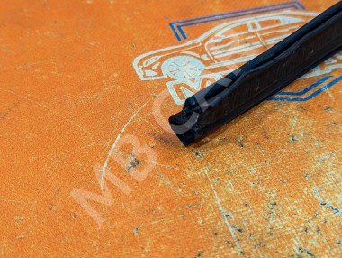 Уплотнитель капота MERCEDES-BENZ E-класс W124/S124/C124/A124 (1984 - 1997) — Разборка Мерседес