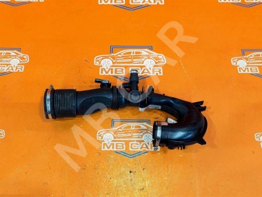 Патрубок впускного коллектора MERCEDES-BENZ A-класс W176 (2012 - 2015) — Разборка Мерседес