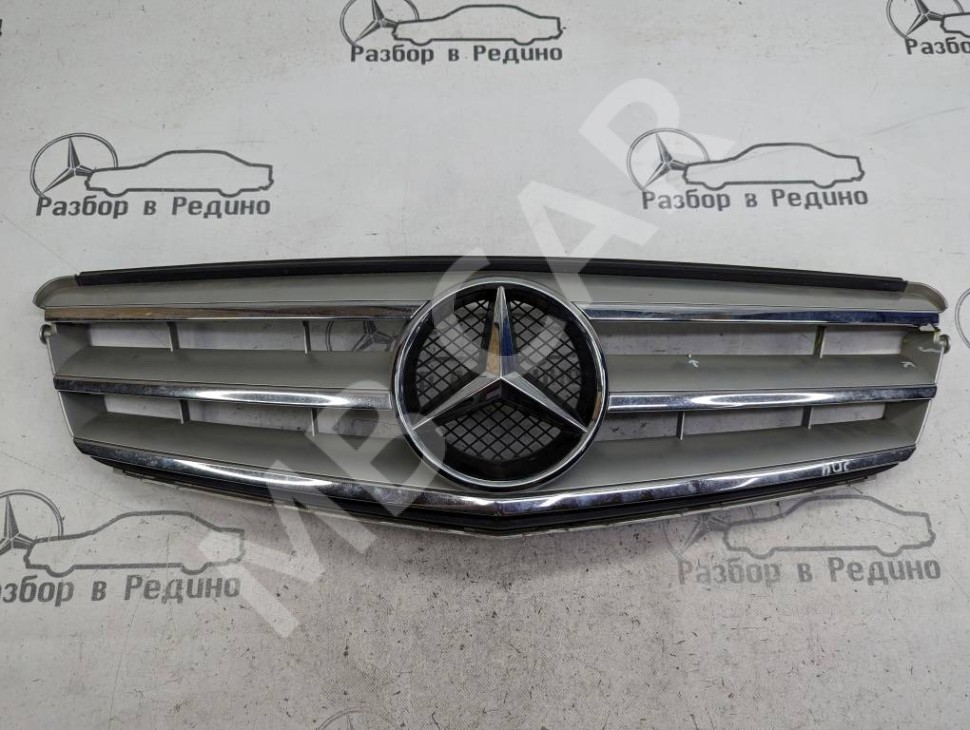 Решетка радиатора MERCEDES-BENZ C-класс W204/S204 (2006 - 2011) фото 1 — Разборка Мерседес