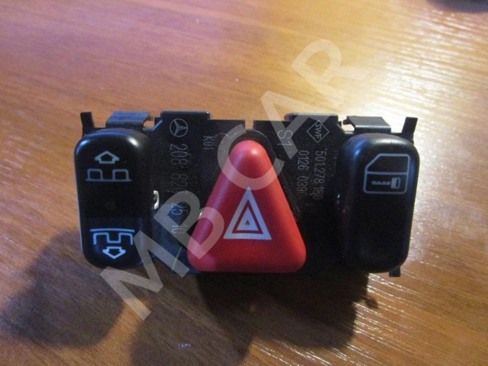 Кнопка аварийной сигнализации MERCEDES-BENZ CLK-класс C208/A208 рестайлинг (1999 - 2003) фото 1 — Разборка Мерседес