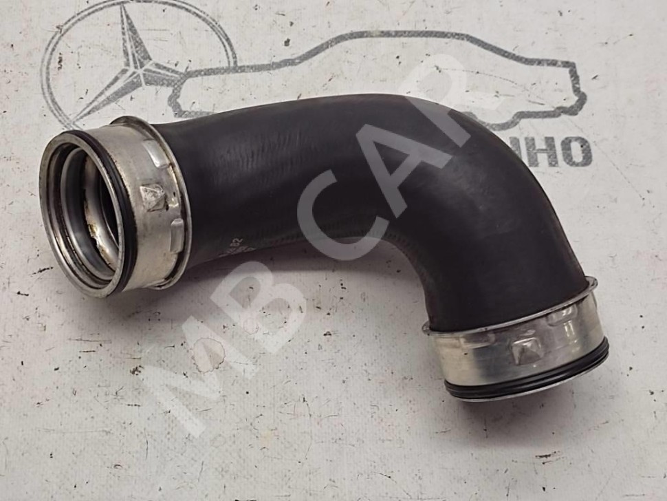 Патрубок интеркулера MERCEDES-BENZ C-класс W203/S203/CL203 (2000 - 2004) фото 1 &mdash; Разборка Мерседес