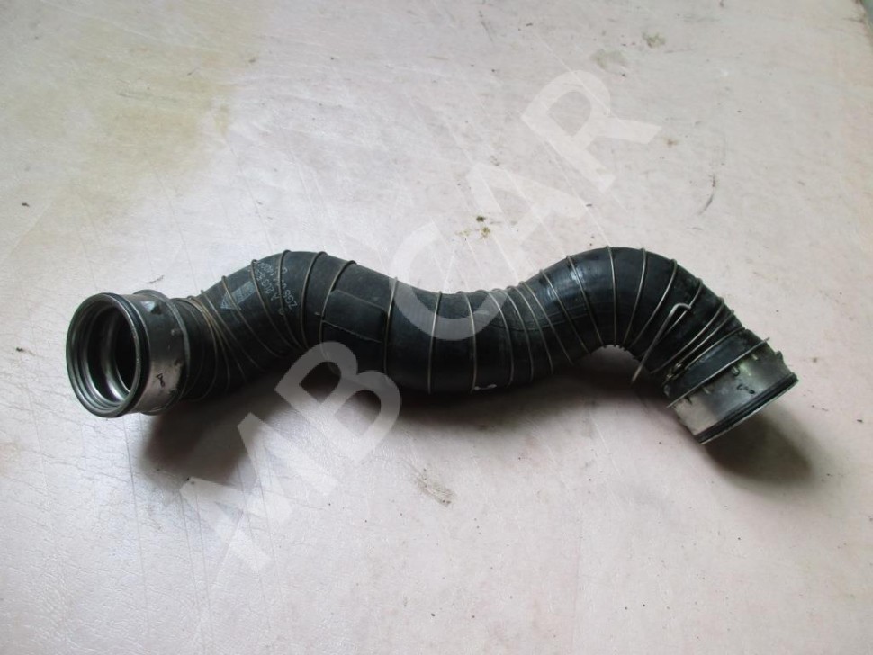 Патрубок интеркулера MERCEDES-BENZ C-класс W203/S203/CL203 рестайлинг (2004 - 2008) фото 1 — Разборка Мерседес