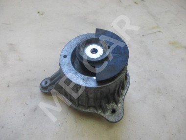 Опора двигателя MERCEDES-BENZ C-класс W205/S205/C205/A205 (2014 - 2018) — Разборка Мерседес