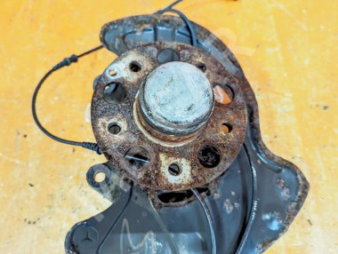 Кулак поворотный передний правый MERCEDES-BENZ C-класс W203/S203/CL203 (2000 - 2004) — Разборка Мерседес