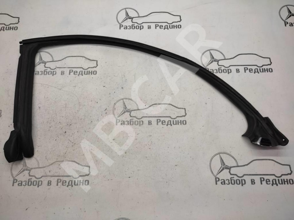 Уплотнитель стекла двери MERCEDES-BENZ CLS-класс C219 (2004 - 2008) фото 1 — Разборка Мерседес