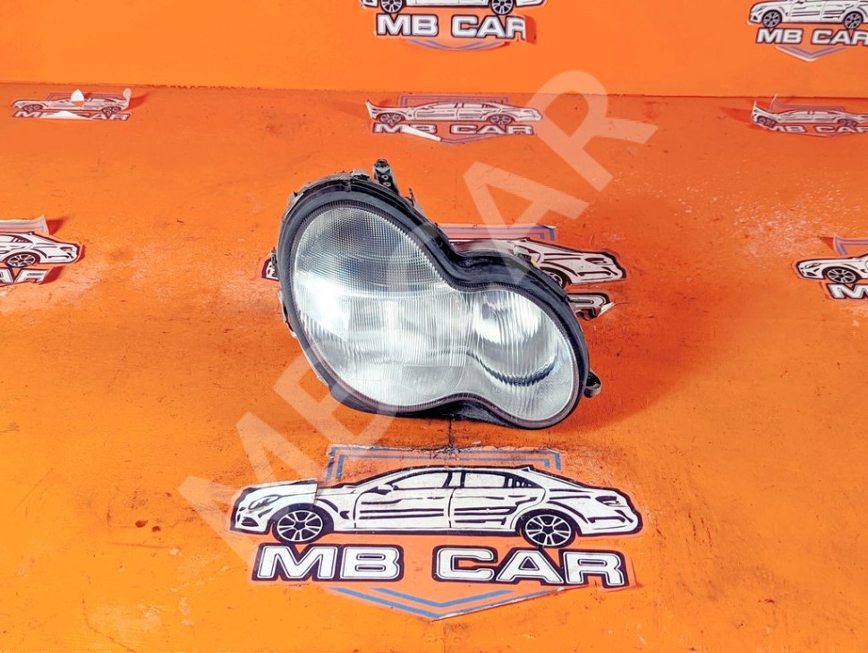 Фара правая MERCEDES-BENZ C-класс W203/S203/CL203 (2000 - 2004) фото 1 &mdash; Разборка Мерседес