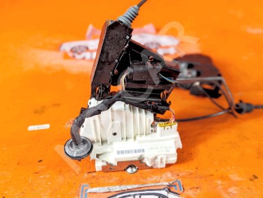 Замок двери передней левой MERCEDES-BENZ M-класс W164 рестайлинг (2008 - 2011) &mdash; Разборка Мерседес