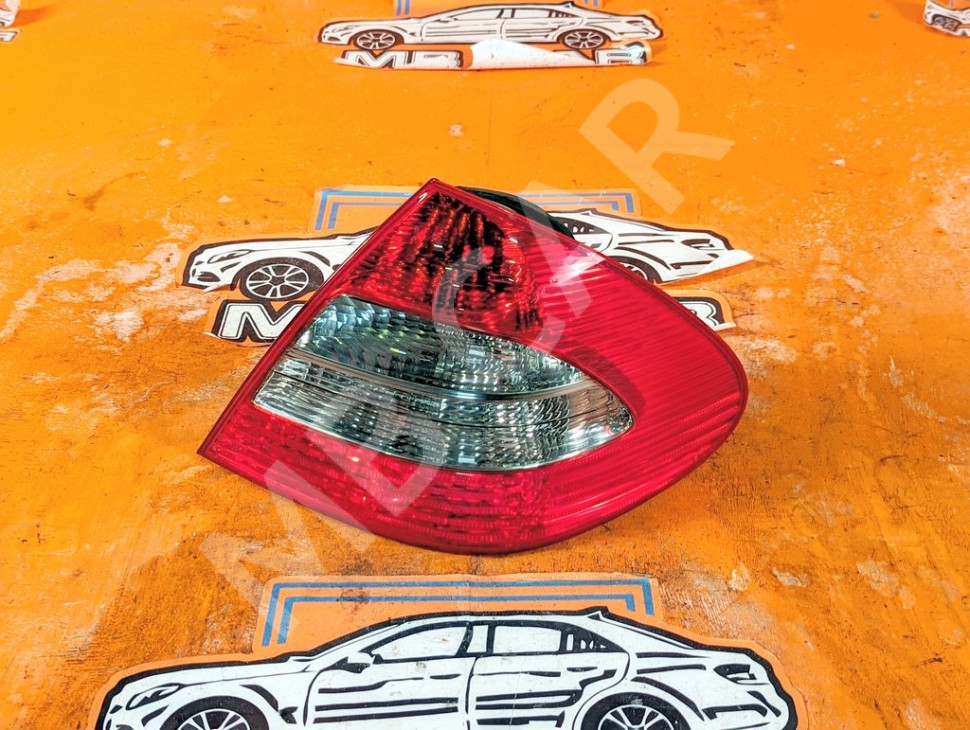 Фонарь задний правый MERCEDES-BENZ E-класс W211/S211 рестайлинг (2006 - 2009) фото 1 &mdash; Разборка Мерседес