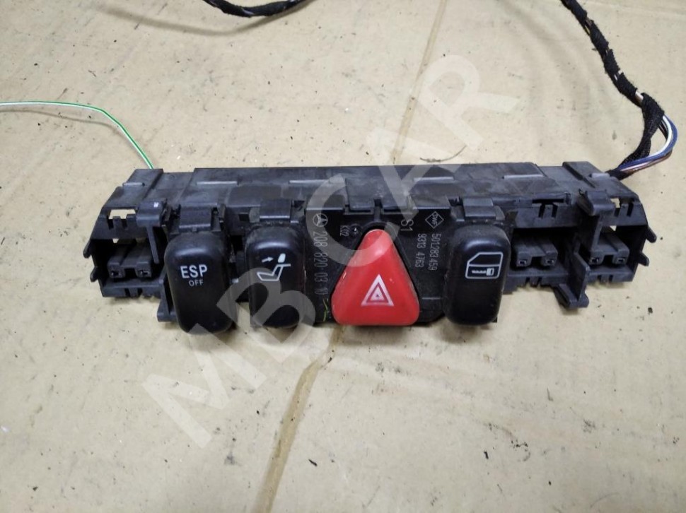 Блок кнопок MERCEDES-BENZ C-класс W202/S202 рестайлинг (1997 - 2001) фото 1 — Разборка Мерседес