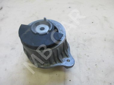 Опора двигателя MERCEDES-BENZ C-класс W205/S205/C205/A205 (2014 - 2018) — Разборка Мерседес