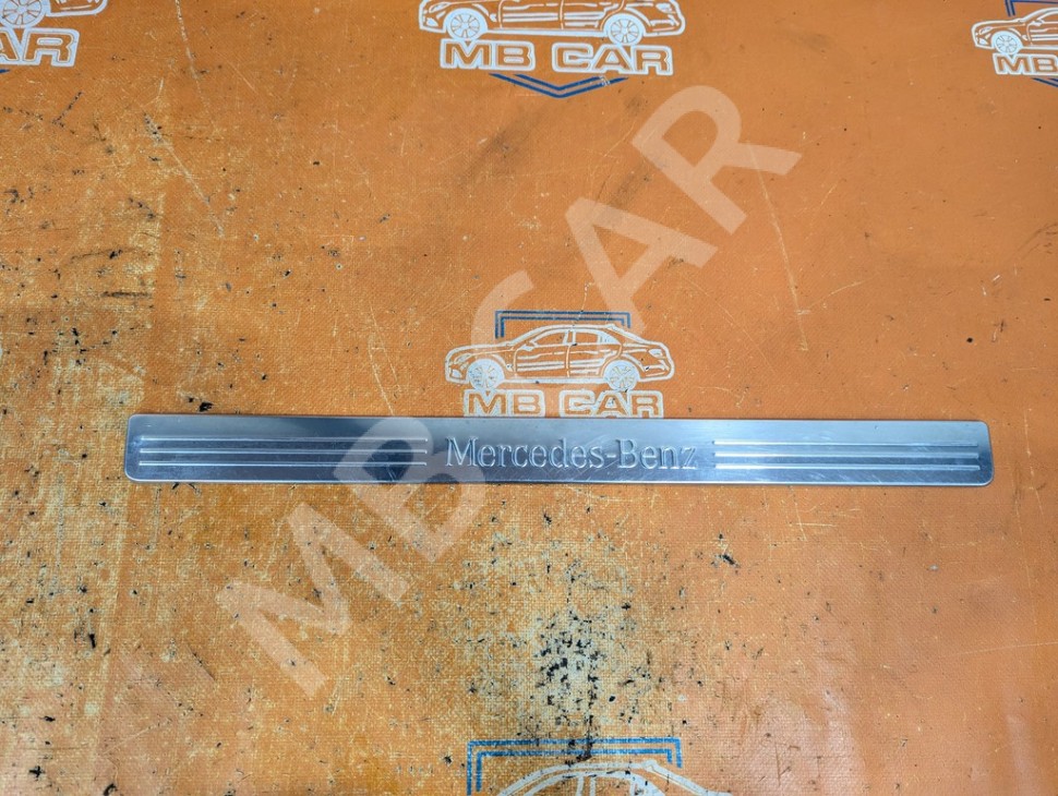 Накладка порога внутренняя MERCEDES-BENZ C-класс W204/S204 (2006 - 2011) фото 1 — Разборка Мерседес
