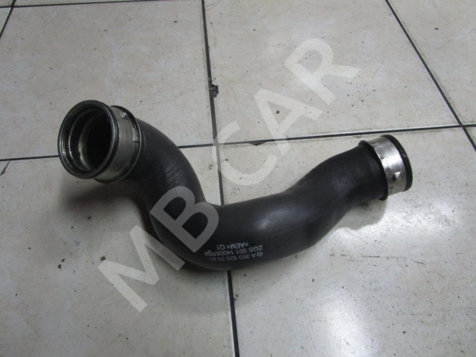 Патрубок интеркулера MERCEDES-BENZ C-класс W203/S203/CL203 рестайлинг (2004 - 2008) фото 1 — Разборка Мерседес