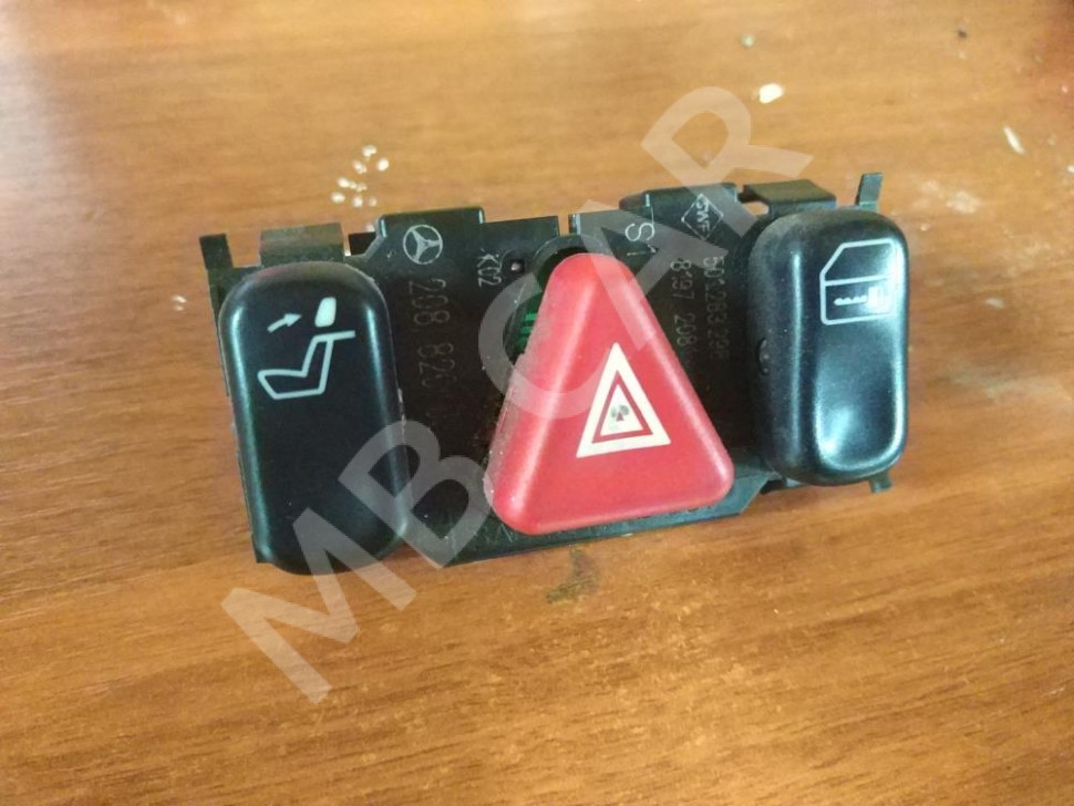 Кнопка аварийной сигнализации MERCEDES-BENZ CLA-класс C117/X117 (2013 - 2016) фото 1 — Разборка Мерседес