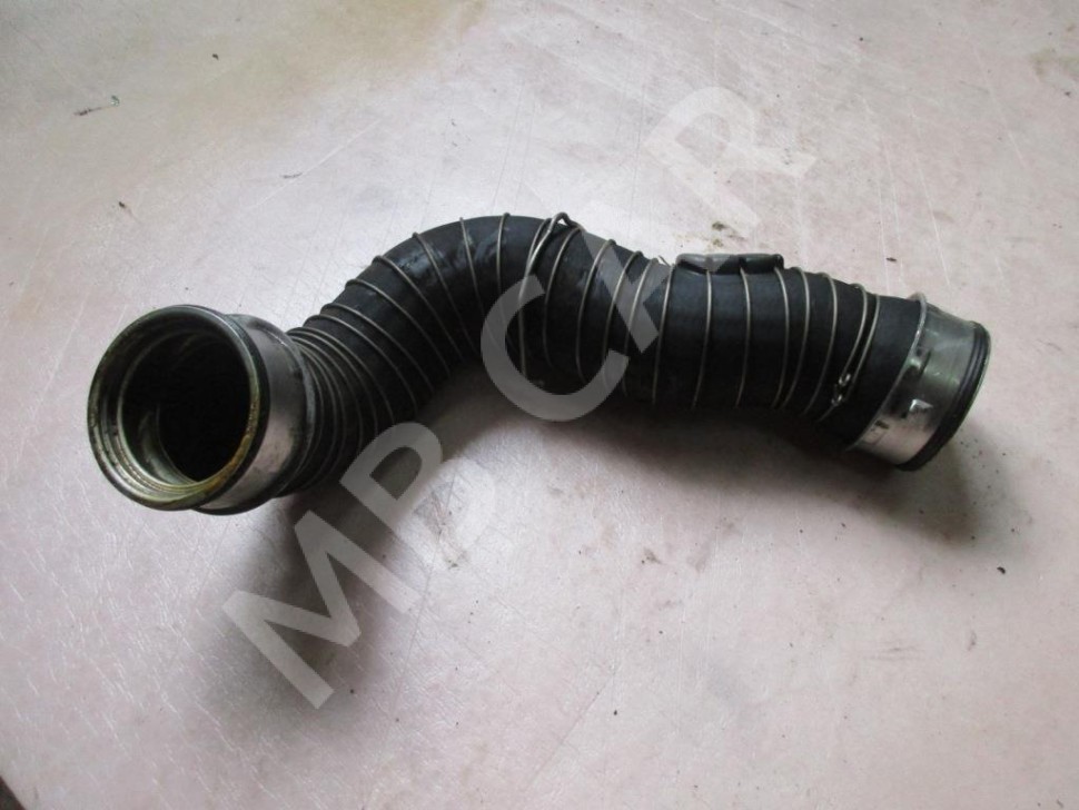 Патрубок интеркулера MERCEDES-BENZ C-класс W203/S203/CL203 рестайлинг (2004 - 2008) фото 1 — Разборка Мерседес