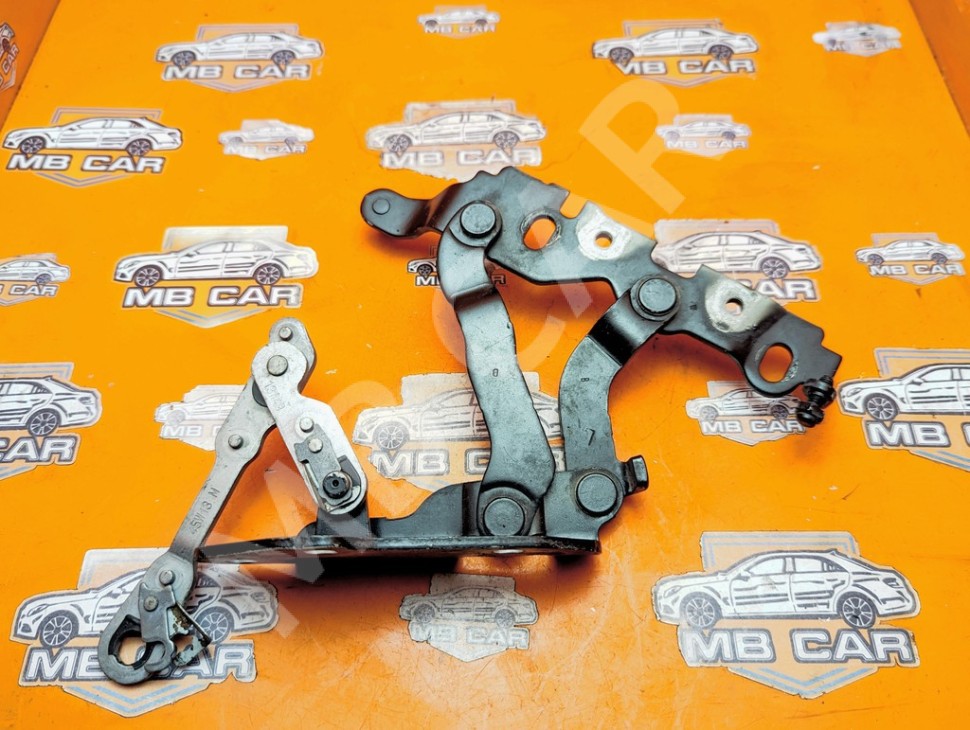 Петля капота MERCEDES-BENZ C-класс W204/S204/С204 рестайлинг (2011 - 2015) фото 1 &mdash; Разборка Мерседес