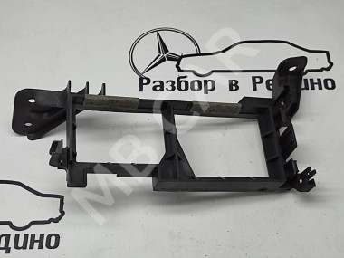 Кронштейн блока предохранителей MERCEDES-BENZ M-класс W164 (2005 - 2008) — Разборка Мерседес