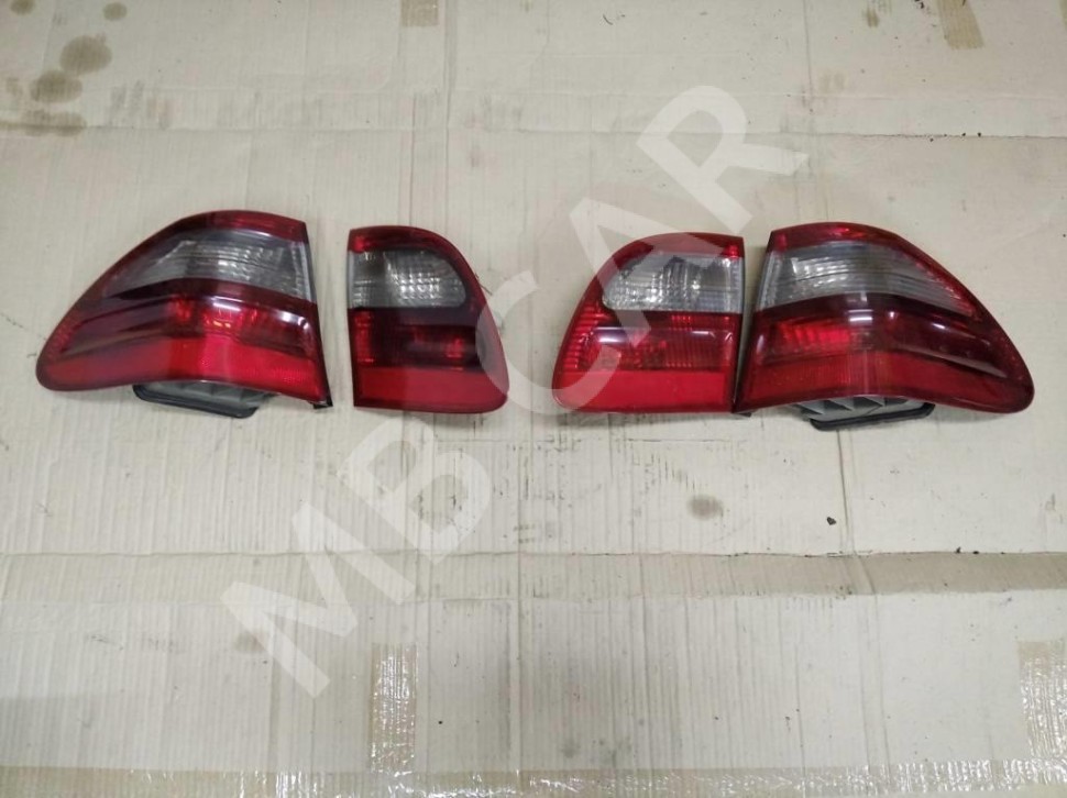 Фонарь задний правый MERCEDES-BENZ E-класс W211/S211 (2002 - 2006) фото 1 — Разборка Мерседес