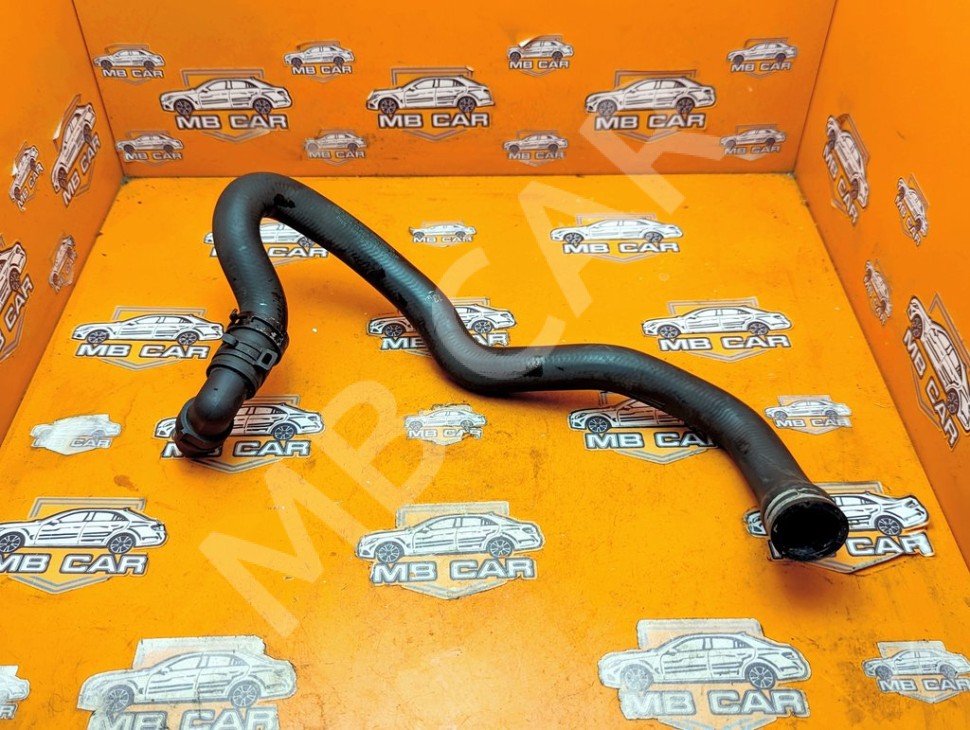 Патрубок ОЖ MERCEDES-BENZ C-класс W204/S204 (2006 - 2011) фото 1 &mdash; Разборка Мерседес