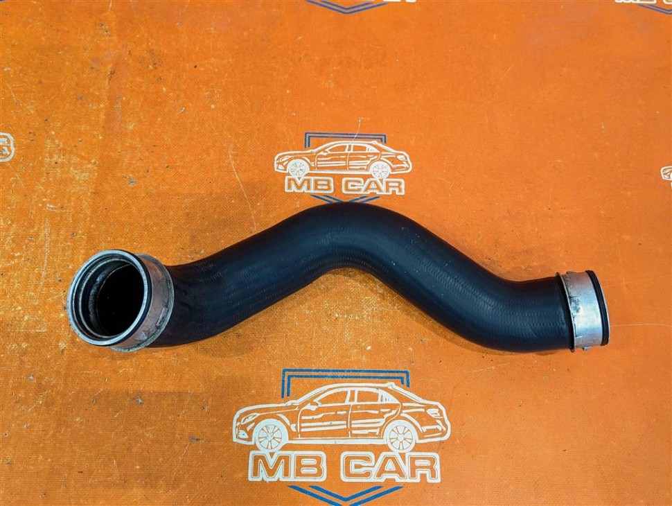 Патрубок интеркулера MERCEDES-BENZ E-класс W211/S211 (2002 - 2006) фото 1 &mdash; Разборка Мерседес