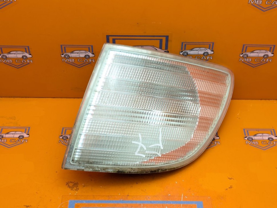 Поворотник левый MERCEDES-BENZ V-класс W638/W639 (1996 - 2003) V 220 2.1 D AT (122 л.с.) фото 1 &mdash; Разборка Мерседес