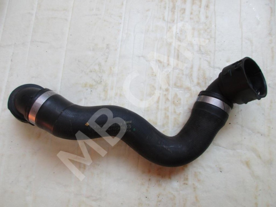 Патрубок радиатора MERCEDES-BENZ C-класс W205/S205/C205/A205 (2014 - 2018) фото 1 — Разборка Мерседес