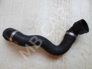 Патрубок радиатора MERCEDES-BENZ C-класс W205/S205/C205/A205 (2014 - 2018) — Разборка Мерседес