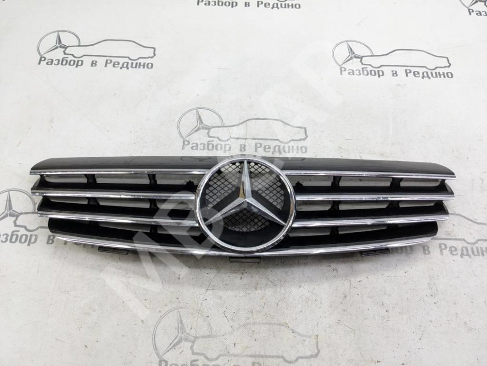 Решетка радиатора MERCEDES-BENZ CLK-класс C209/A209 (2002 - 2005) фото 1 — Разборка Мерседес