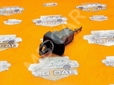 Личинки дверей MERCEDES-BENZ C-класс W202/S202 (1993 - 1997) &mdash; Разборка Мерседес