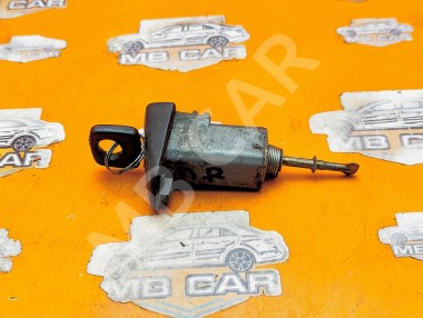 Личинки дверей MERCEDES-BENZ C-класс W202/S202 (1993 - 1997) &mdash; Разборка Мерседес