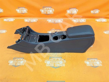Подлокотник MERCEDES-BENZ GLA-класс X156 рестайлинг (2017 - 2020) — Разборка Мерседес