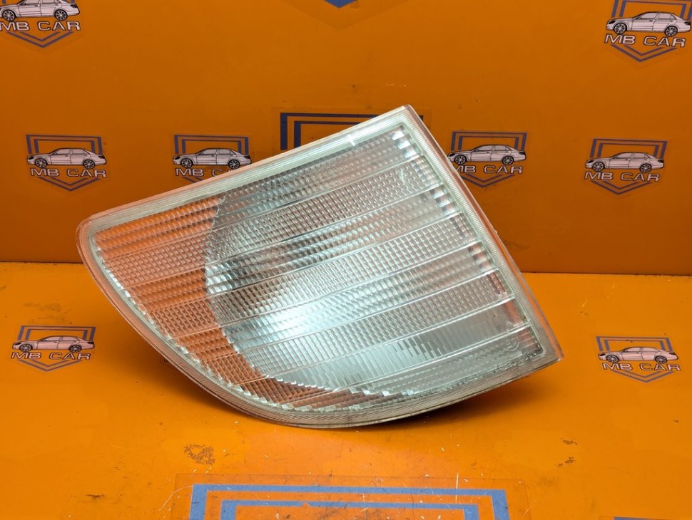 Поворотник правый MERCEDES-BENZ V-класс W638/W639 (1996 - 2003) V 220 2.1 D AT (122 л.с.) фото 1 &mdash; Разборка Мерседес