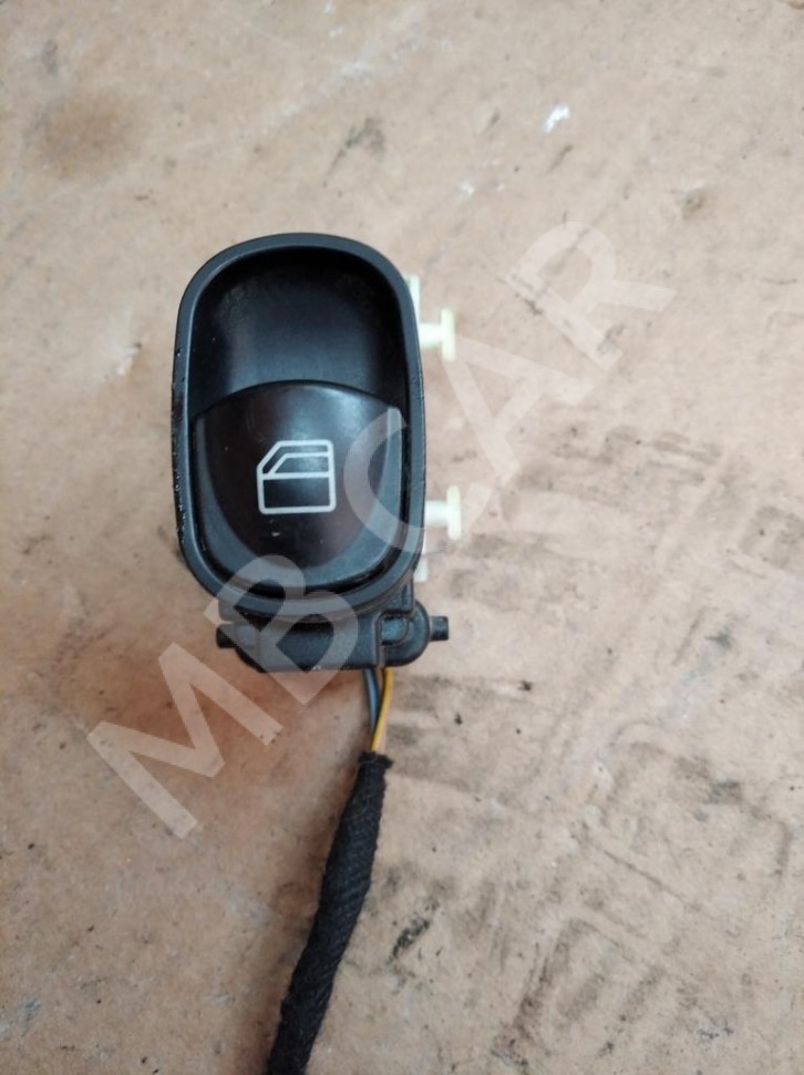 Кнопка стеклоподъемников MERCEDES-BENZ C-класс W203/S203/CL203 (2000 - 2004) фото 1 — Разборка Мерседес