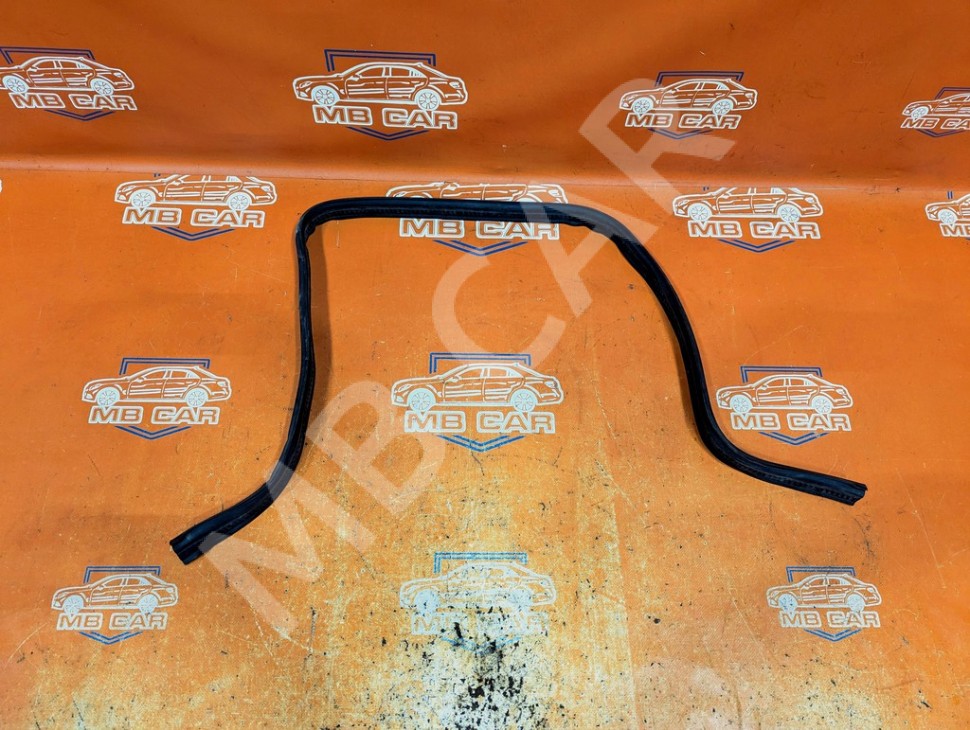 Уплотнитель капота MERCEDES-BENZ E-класс W124/S124/C124/A124 (1984 - 1997) фото 1 — Разборка Мерседес