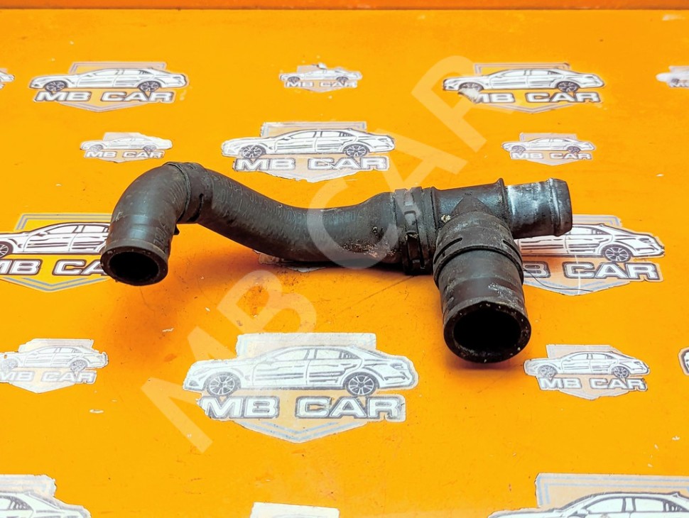 Патрубок ОЖ MERCEDES-BENZ C-класс W203/S203/CL203 (2000 - 2004) фото 1 &mdash; Разборка Мерседес