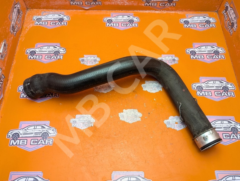 Патрубок радиатора MERCEDES-BENZ C-класс W203/S203/CL203 (2000 - 2004) фото 1 &mdash; Разборка Мерседес