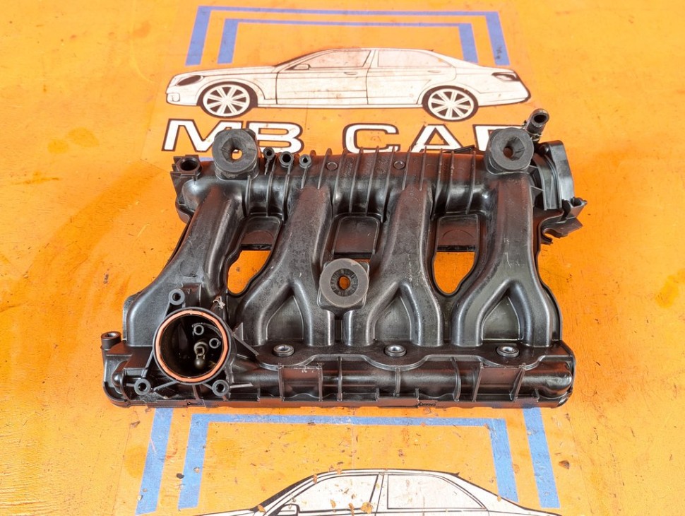 Коллектор впускной MERCEDES-BENZ C-класс W204/S204/С204 рестайлинг (2011 - 2015) C 180 1.6 7G-Tronic (156 л.с.) фото 1 &mdash; Разборка Мерседес