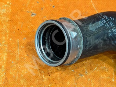 Патрубок интеркулера MERCEDES-BENZ C-класс W203/S203/CL203 (2000 - 2004) — Разборка Мерседес