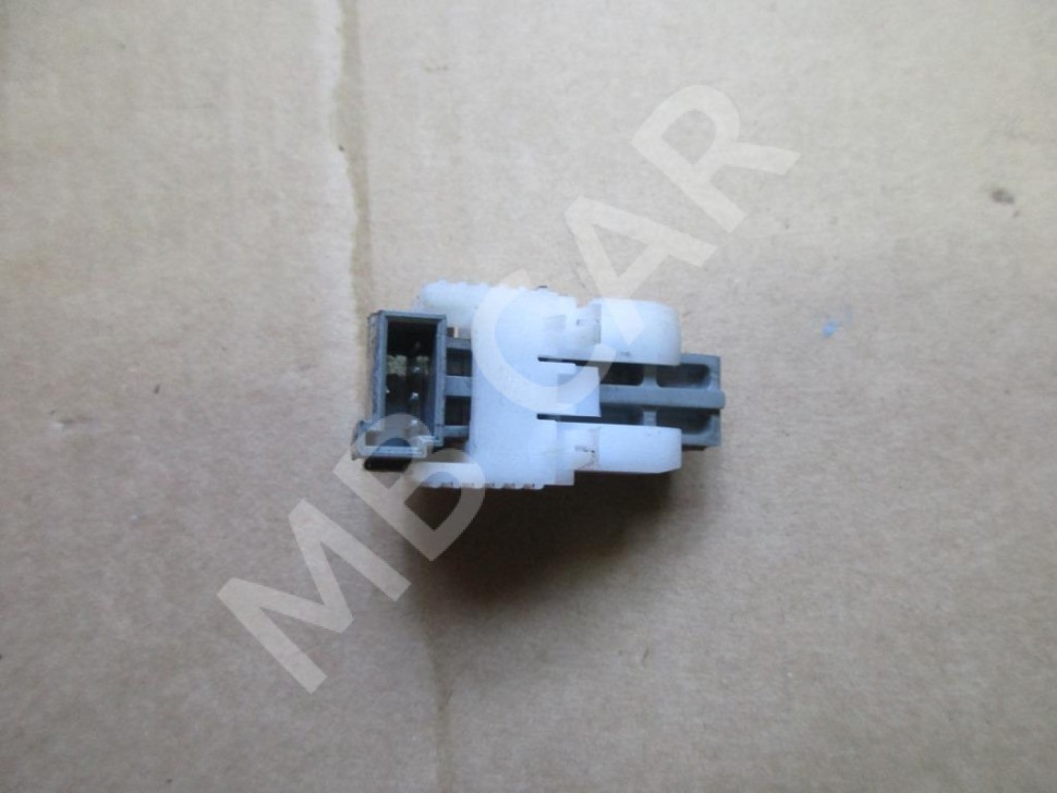 Выключатель стоп-сигнала MERCEDES-BENZ C-класс W204/S204 (2006 - 2011) фото 1 — Разборка Мерседес