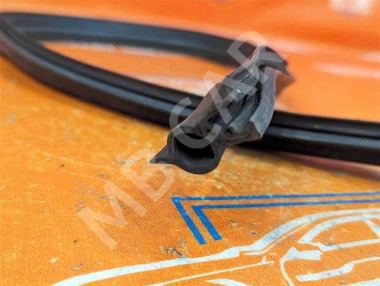 Уплотнитель водостока ( жабо ) MERCEDES-BENZ M-класс W164 (2005 - 2008) — Разборка Мерседес