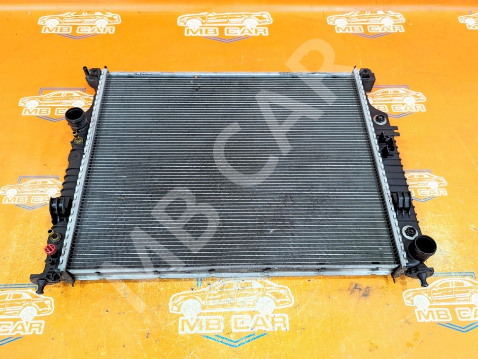 Радиатор MERCEDES-BENZ R-класс W251 рестайлинг 2 (2010 - 2017) фото 1 — Разборка Мерседес